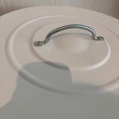 IKEA スチールバケツ 40リットル 蓋付き KNODDの画像