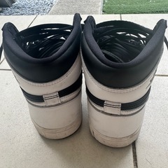 AJ1 レトロハイOG"ブラック/ホワイト"の画像