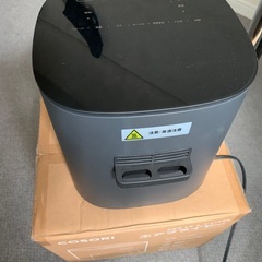COSORI エアフライヤー（4.7L） 使用回数は3〜4回ほどです。 ただし、どうやら少し不具合があるようで、加熱に非常に時間がかかります。 電源は入り、動作もしますが、調理時間がとても長いです。  修理できる方、または部品取りなどで活用できる方にお譲りします。  ⚠️注意：ジャンク品（処分品）です。返品・クレームはご遠慮ください。  受け渡しは〇〇駅周辺（← bạn điền địa điểm của bạn, ví dụ: 相模原駅付近など）でお願いします。 の画像