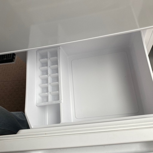 137L（冷蔵86L冷凍51L）AQUA ノンフロン冷凍冷蔵機　2024年製
