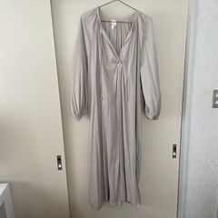【2セット】H&M テーラードジャケット、ロングワンピースの画像