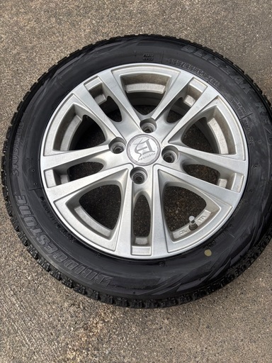 値下げしました。ホイール付き スタッドレス タイヤ４本