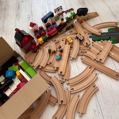 BRIO (ブリオ)木製レールとトレインと積木の画像