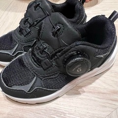 キッズシューズ サイズ16.0 黒 メッシュ素材 ダイヤル式シューレースの画像