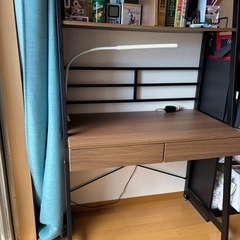 6畳のお部屋に最適　棚・引き出し付きデスクの画像