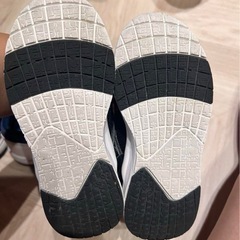 キッズシューズ サイズ16.0 黒 メッシュ素材 ダイヤル式シューレースの画像