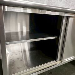 ステンレス製 食器庫 作業台 W1500×D600×H800 厨房 厨房機器 店舗 店舗用品 引き違い扉付き ステンレス作業台 BG付き Y2276の画像