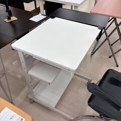 リユースのサカイ栃木店★ジモティ割あり★  テーブル ホワイト（×ブラック） W55～81.5×D55×H72 クリーニング済み TC10941の画像