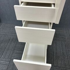 【200円で譲ります】棚、キッチンボードの画像