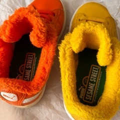 PUMAセサミストリートコラボ　ボアスニーカー　17cmの画像
