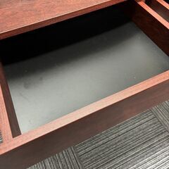 【200円で譲ります】パソコンデスクの画像