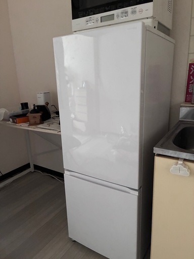 【ほぼ新品】〜値下げ
〜一人暮らし用れいぞう冷蔵庫