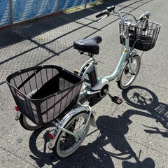 【引き取り限定　藤沢市】10月11日〜　ブリヂストン電動アシスト三輪自転車 アシスタワゴン　防犯登録抹消済み　譲渡証明書、充電器、スペアキー有りの画像