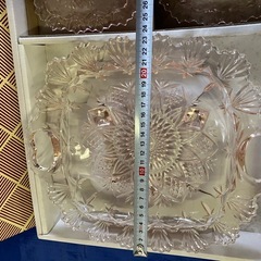 東洋ガラス製の皿の画像