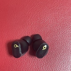 Beats Studio Buds + ブラック/ゴールド（頑丈ケース付）ノイズキャンセリングイヤホンの画像