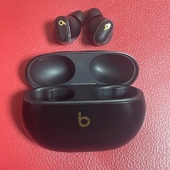 Beats Studio Buds + ブラック/ゴールド（頑丈ケース付）ノイズキャンセリングイヤホンの画像