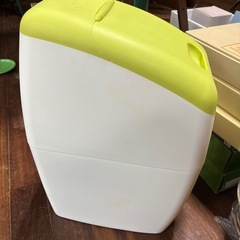 おむつゴミ箱の画像
