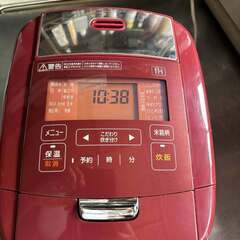 IRIS OHYAMA 炊飯器 IH式 3合 メタリックレッド 極厚火釜 2021年製 Used/美品の画像