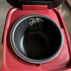 IRIS OHYAMA 炊飯器 IH式 3合 メタリックレッド 極厚火釜 2021年製 Used/美品の画像
