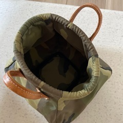 迷彩柄入れ物？かばん？
の画像