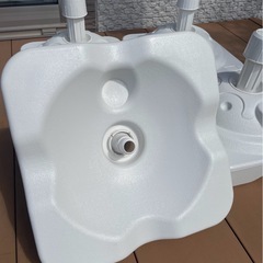 【超〜美品♪】ポールスタンド注水台^_^1時間使用のみの良品♪1台元値1500円を600円の4セット〜店舗でもシェード用でもアウトドアでも活用‼︎の画像
