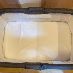 コンパクトベビーベッド 折りたたみ可能 キャスター付の画像