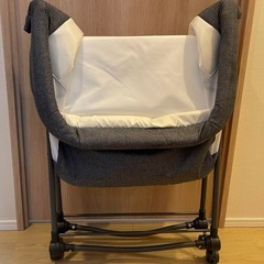 コンパクトベビーベッド 折りたたみ可能 キャスター付の画像