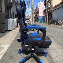 A722♠️LEOVOL ゲーミングチェア ブラック×ブルー 収納式オットマン 昇降機能付きの画像