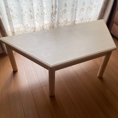 同じテーブルが二つあります！ローテーブルの画像