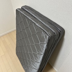 折りたたみマットレスの画像