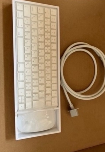 iMac 4Kディスプレイモデル 21.5インチ[Core i5(3.4GHz)/8GB/1TB Fusion] MNE02J/A ［21.5型 /intel Core i5 /メモリ：8GB］