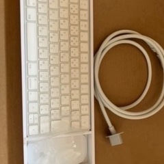 iMac 4Kディスプレイモデル 21.5インチ[Core i5(3.4GHz)/8GB/1TB Fusion] MNE02J/A ［21.5型 /intel Core i5 /メモリ：8GB］の画像