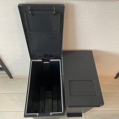 フタ付きゴミ箱
の画像