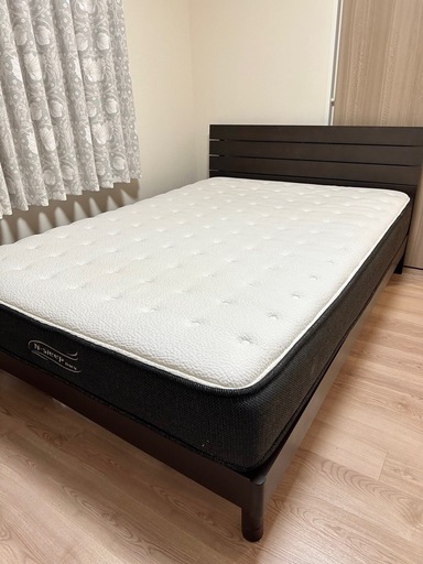 【取引中/購入不可】ベッドフレーム•マットレスセット⭐︎10/12迄¥6990⭐︎定価6万円程ベッドフレーム ダブルサイズ コンセント付き