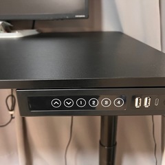 電動昇降式　スタンディングデスクの画像