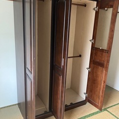 木製大型洋服ダンスの画像