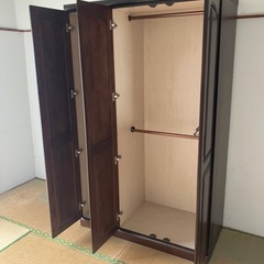 木製大型洋服ダンスの画像