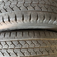ブリザックスタッドレスタイヤ15インチ195/80R15 107/105LTの画像