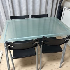 IKEA ガラスダイニングテーブル
セットの画像