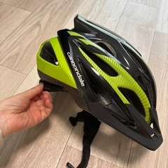 スポーツ自転車のヘルメットの画像