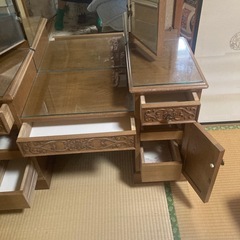 レトロなドレッサー三面鏡の画像