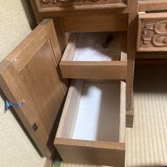 レトロなドレッサー三面鏡の画像