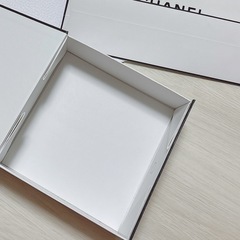 CHANELマグネット式空箱&ショップ袋の画像