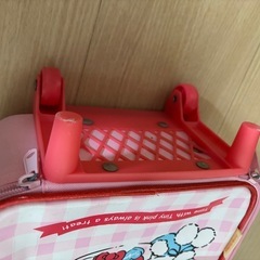 （美品）ハローキティの可愛らしいピンクのキャリーケースの画像