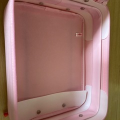 （美品）ハローキティの可愛らしいピンクのキャリーケースの画像