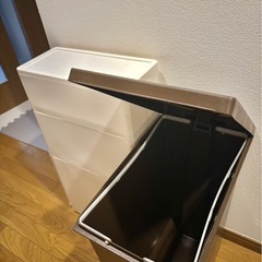 ゴミ箱（ペダル付き:フットペダルの調子が少し悪い）の画像