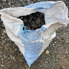 砕石　砂利　石　ガーデニング　土嚢袋一袋当たりの価格の画像
