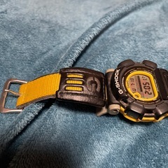 G-SHOCK デジタル腕時計 ブラック/イエローDW-003の画像