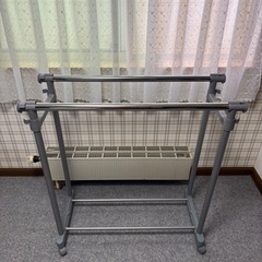 伸縮式 パイプ　ハンガーラックの画像