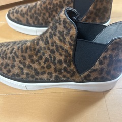 ⭕️一度使用⭕️定価1,500円　ヒョウ柄ハイカットスニーカー Lサイズの画像